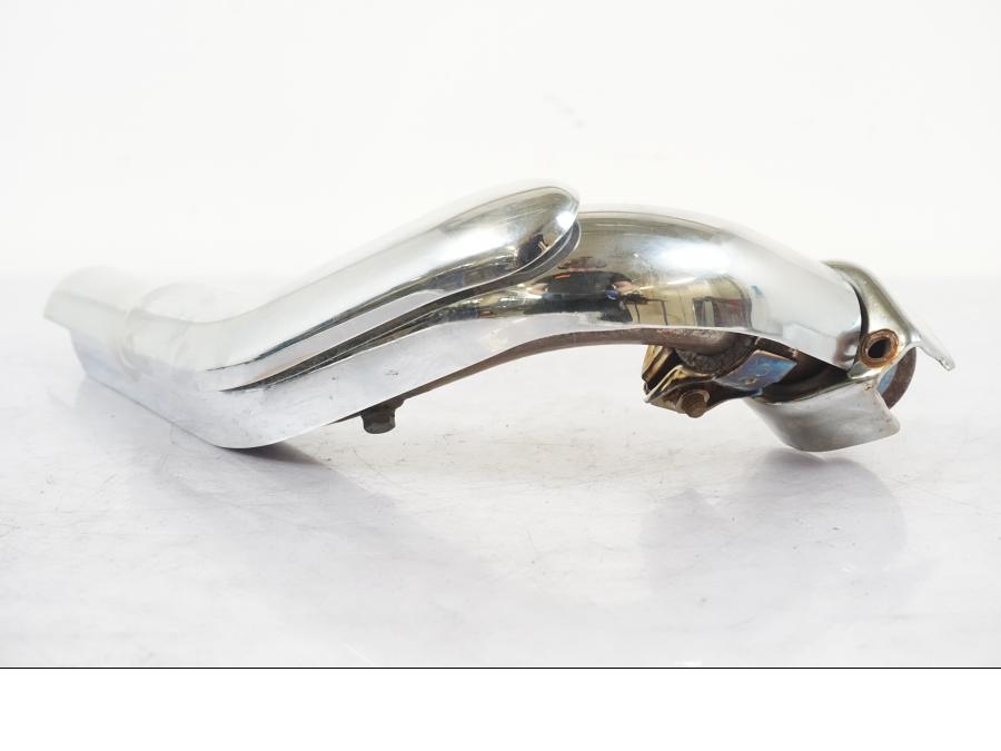 Baksidan på Grenrör från en Yamaha XVS 1100 -2004 motorcykel.