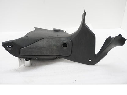 Framsidan på Toppkåpsinsida från en Honda XL 1000 V -2008 motorcykel.