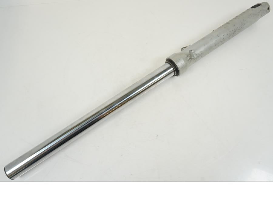 Snett nerifrån på Gaffelben från en BMW F 650 CS -2002 motorcykel.