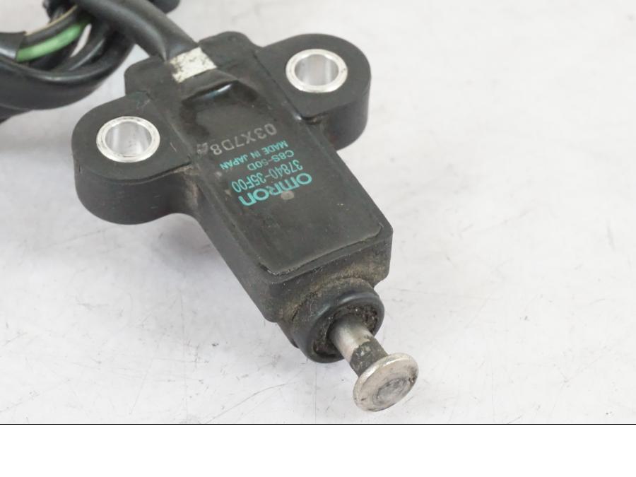 Baksidan på Sidostödsbrytare från en Suzuki GSX-S 1000 -2017 motorcykel.