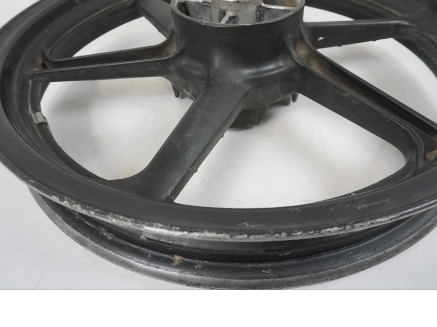 Extrabild2 på Fälg från en Honda CBR 125 R -2006 motorcykel.