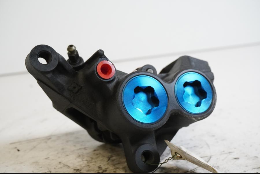 Framsidan på Bromsok från en Yamaha FZ-S 600 -1999 motorcykel.