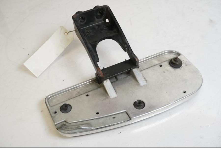 Höger sida på Fotplatta från en Yamaha XV 1600 -2002 motorcykel.