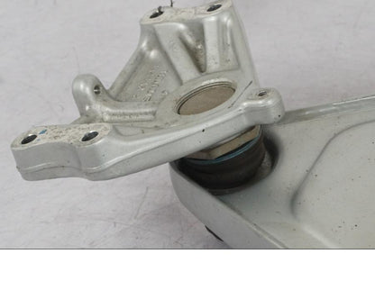 Snett nerifrån på Länkarm från en BMW R 1100 GS -1998 motorcykel.