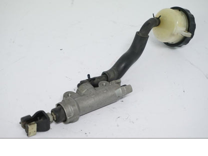 Snett nerifrån på Bromshuvudcylinder från en Honda CBR 600 -1998 motorcykel.