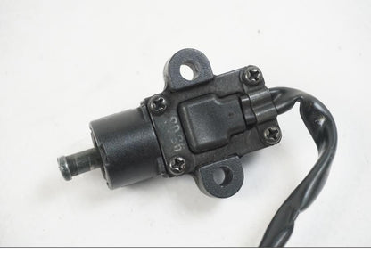 Snett uppifrån på Sidostödsbrytare från en Yamaha MT-07 -2019 motorcykel.