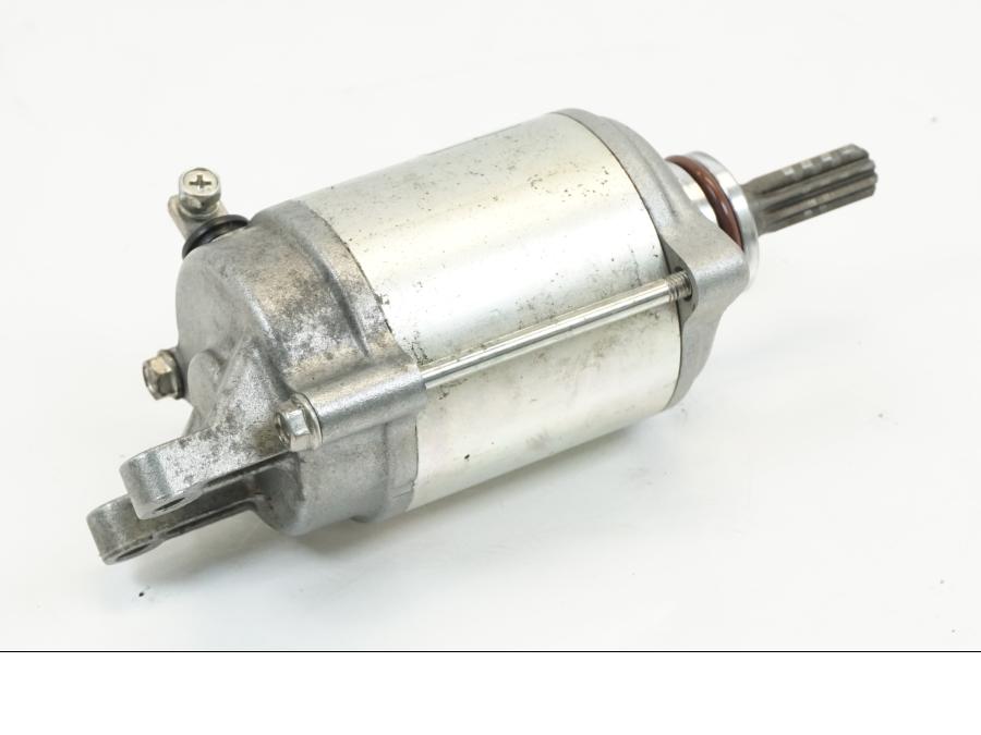 Vänster sida på Startmotor från en Suzuki GSX-R 1000 -2009 motorcykel.