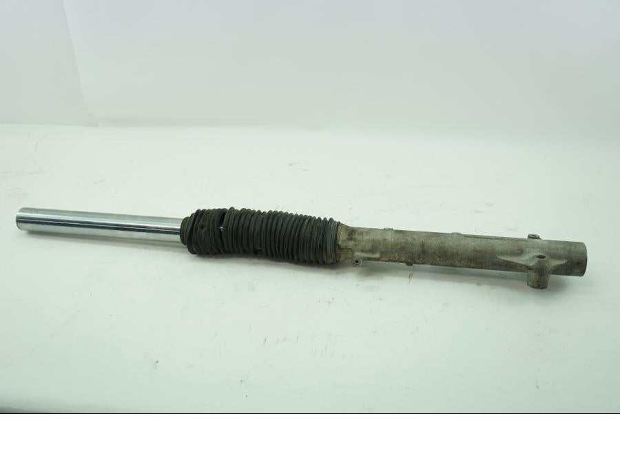 Baksidan på Gaffelben från en Honda XL 600 V -1994 motorcykel.