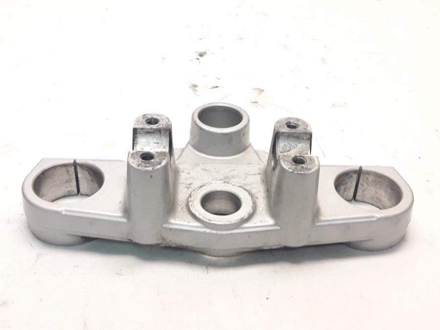 Baksidan på Gaffelkrona från en BMW F 650 GS -2002 motorcykel.