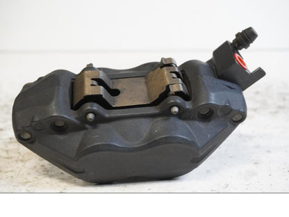 Höger sida på Bromsok från en BMW F 800 ST -2010 motorcykel.