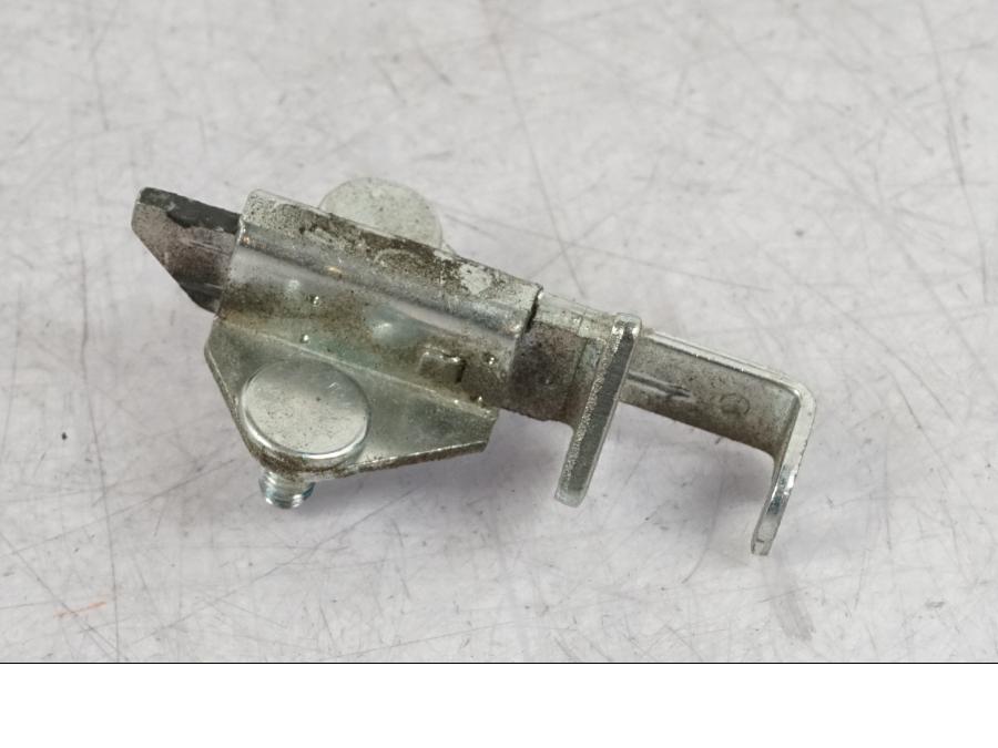 Framsidan på Sadellåsmekanism från en Yamaha MT-09 SP -2018 motorcykel.