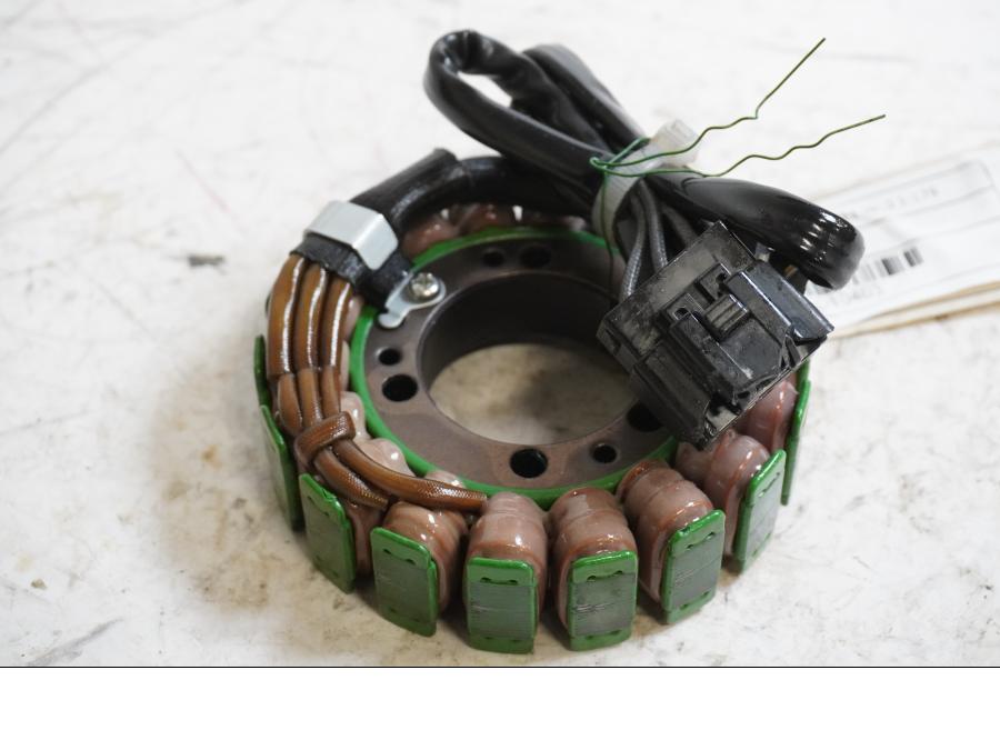 Framsidan på Generator från en Kawasaki Z 1000 -2011 motorcykel.