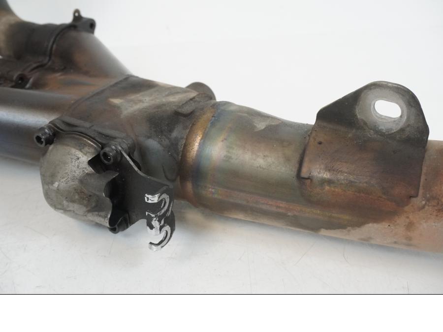 Baksidan på Grenrör från en Yamaha YZF 1000 R1 -2006 motorcykel.