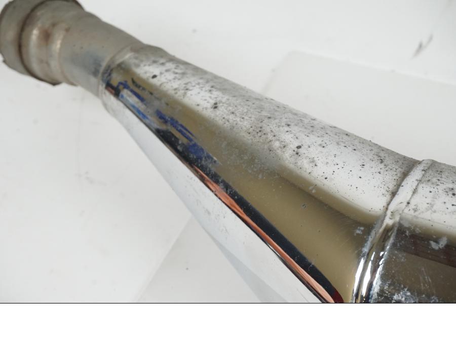 Snett nerifrån på Ljuddämpare från en Yamaha XJ 900 S -1997 motorcykel.