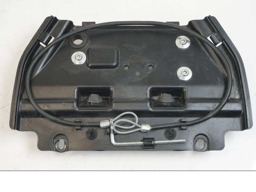 Höger sida på Batterihållare från en Ducati Streetfighter S -2011 motorcykel.