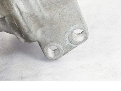 Vänster sida på Vattentermostathus från en Honda CBR 1000 F -1999 motorcykel.