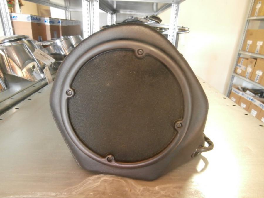 Framsidan på Högtalare från en H-D Touring Ultra Classic FLHTCU/I -2009 motorcykel.