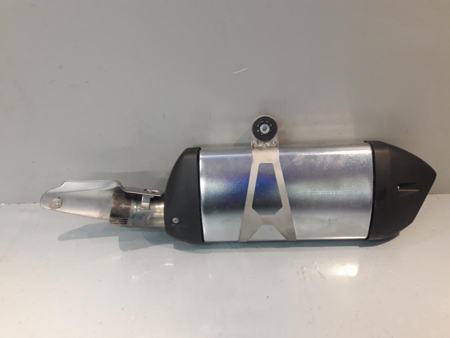 Baksidan på Ljuddämpare från en BMW R 1200 GS -2014 motorcykel.