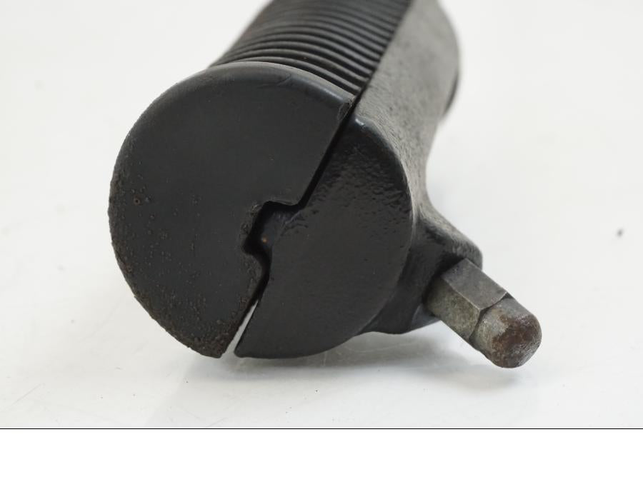 Snett nerifrån på Fotpinne från en Kawasaki VN 800 -2000 motorcykel.