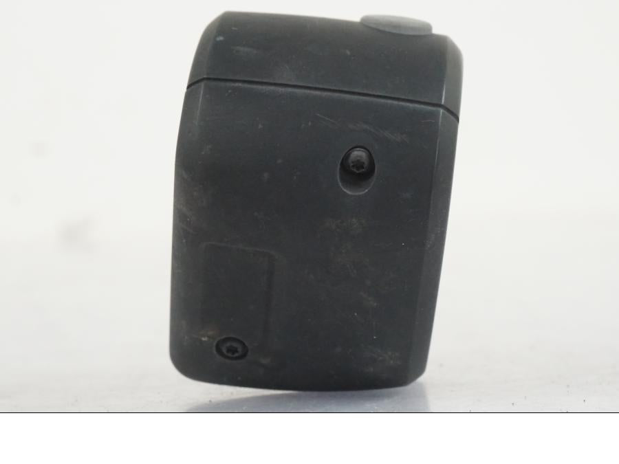 Snett nerifrån på Styrelreglage från en BMW F 800 GS -2008 motorcykel.