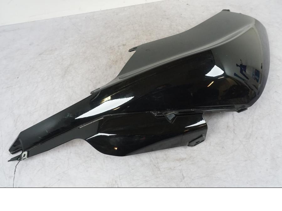 Snett uppifrån på Bensintankskåpa från en BMW K 1600 GTL -2015 motorcykel.