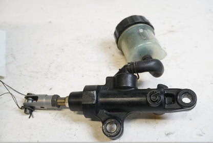 Framsidan på Bromshuvudcylinder från en Yamaha YZF 1000 R1 -2005 motorcykel.