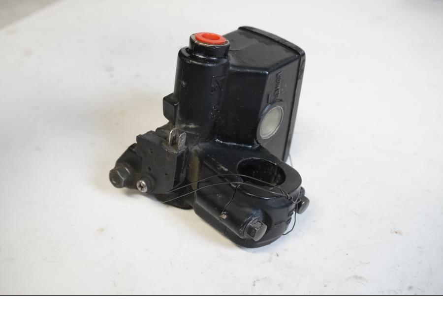 Höger sida på Bromshuvudcylinder från en Suzuki RF 600 R -1993 motorcykel.