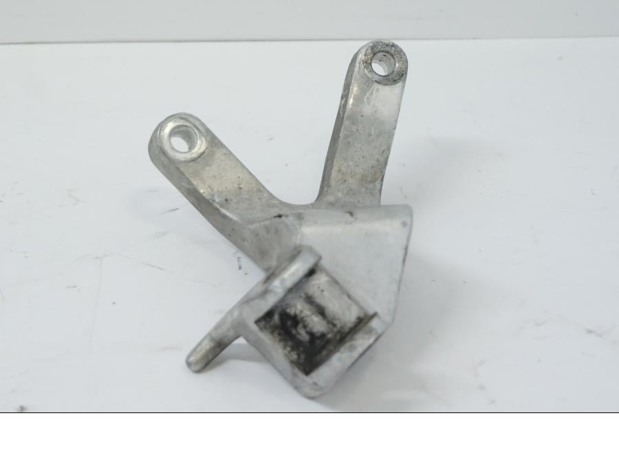 Höger sida på Fotpinnefäste från en Yamaha YZF 1000 R -1997 motorcykel.