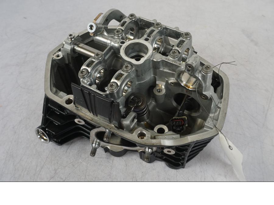 Baksidan på Topplock från en BMW R 1250 GS -2023 motorcykel.