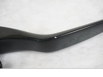 Snett nerifrån på Bromsgrepp från en Yamaha XVS 1100 -2004 motorcykel.