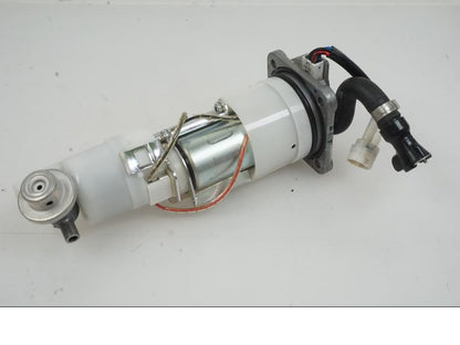 Framsidan på Bensinpump insprut från en KTM 1290 Super Duke -2019 motorcykel.