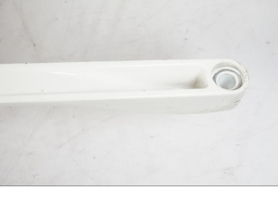 Vänster sida på Bakram från en KTM 690 Duke -2015 motorcykel.