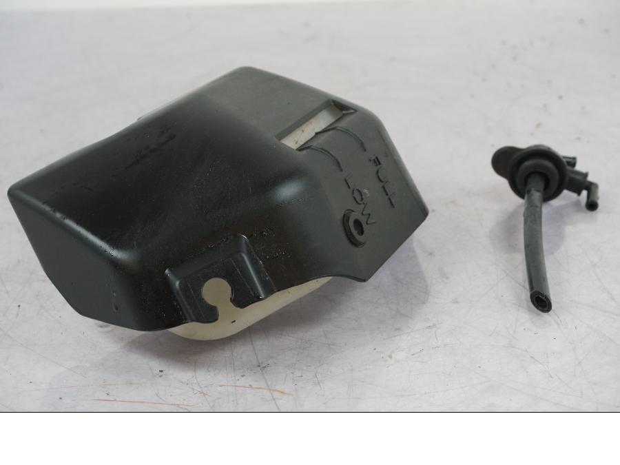 Framsidan på Vattenexpansionskärl från en Yamaha MT-09 SP -2018 motorcykel.