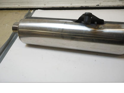 Baksidan på Ljuddämpare från en Honda CB 600 Hornet -2007 motorcykel.