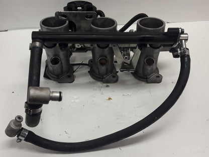 Framsidan på Spjällhus från en Triumph Tiger -1999 motorcykel.