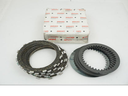 Framsidan på Lameller från en Ducati Superbike 1198 -2011 motorcykel.