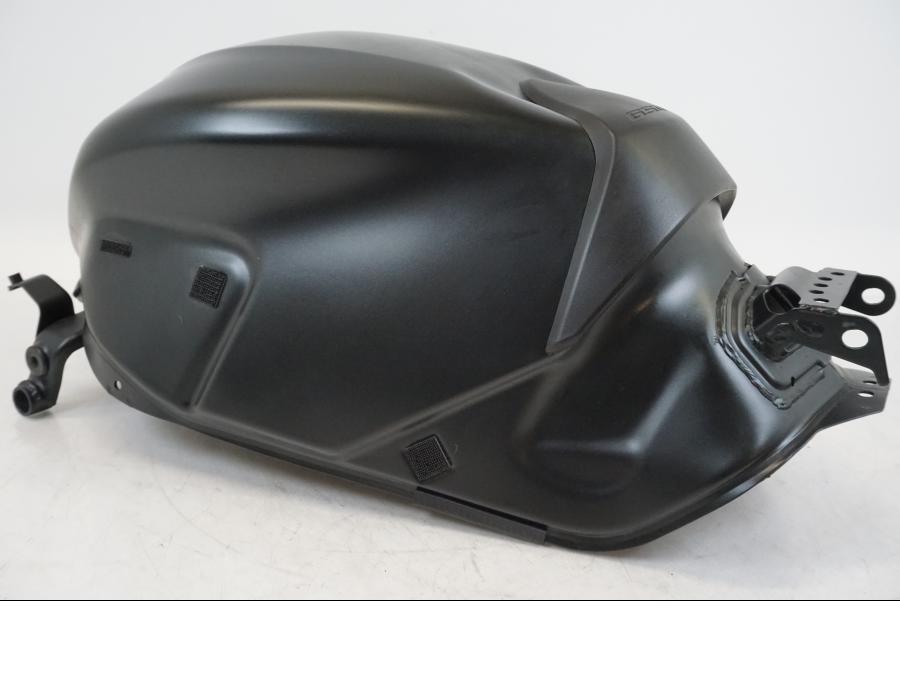 Extrabild2 på Bensintank från en Honda CB 650 F Hornet -2017 motorcykel.