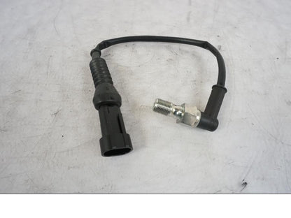 Framsidan på Bromsljuskontakt från en KTM 1290 Super Duke R -2023 motorcykel.