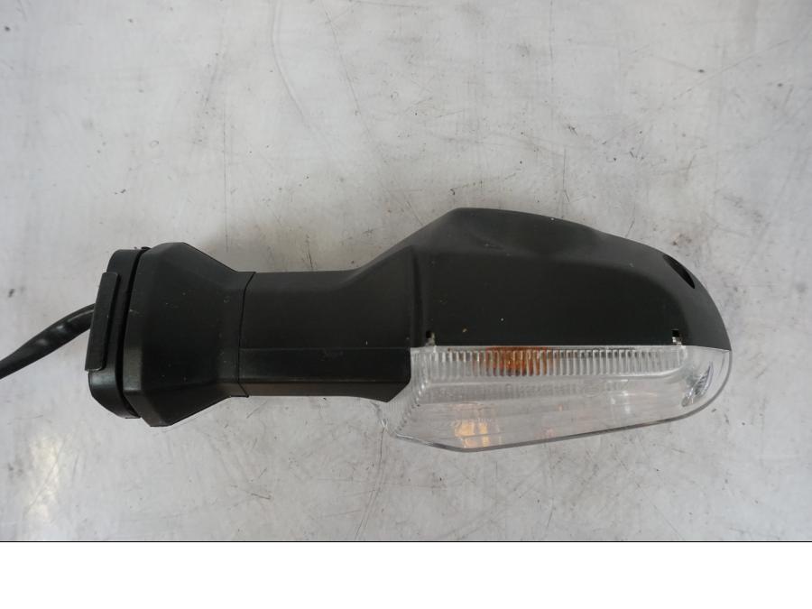 Höger sida på Blinkers från en Kawasaki Z 800 -2014 motorcykel.