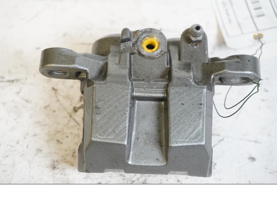 Framsidan på Bromsok från en Yamaha YZF R6 -2000 motorcykel.