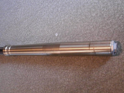 Framsidan på Gaffelben från en Suzuki DRZ 400 -2006 motorcykel.