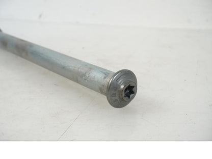 Baksidan på Axel från en BMW F 750 GS -2019 motorcykel.