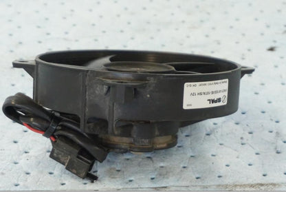 Vänster sida på Vattenkylfläkt från en Yamaha X-Max 250 -2016 scooter.