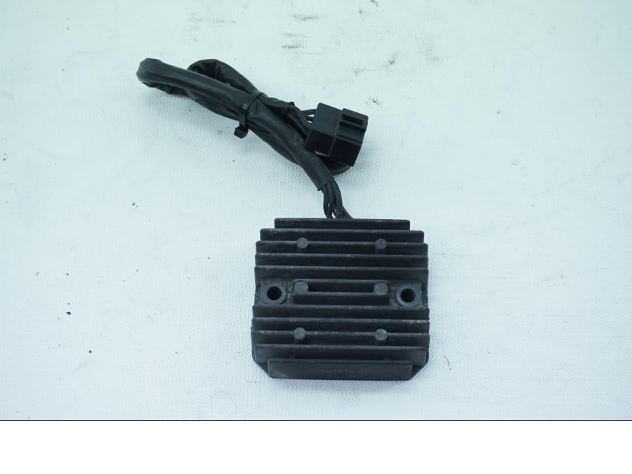 Framsidan på Likriktare från en Kawasaki VN 1500 Classic Tourer -2001 motorcykel.