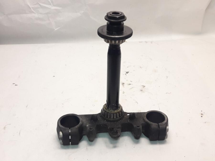 Framsidan på Gaffelkrona från en BMW F 650 GS -2002 motorcykel.