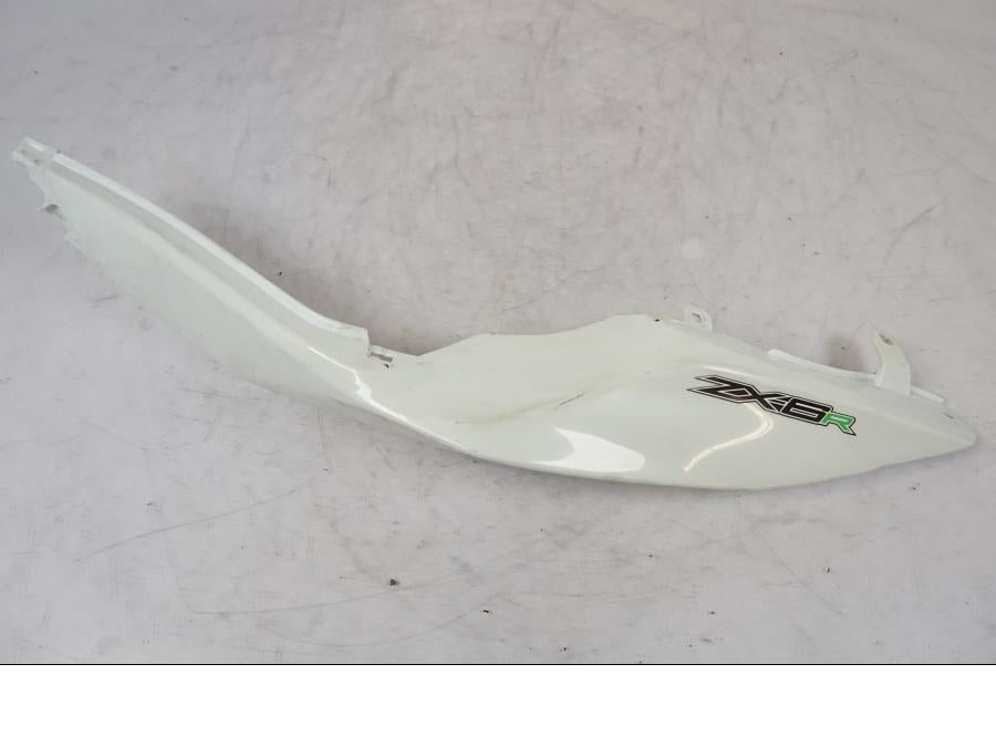 Framsidan på Bakvinge från en Kawasaki ZX-6R -2011 motorcykel.