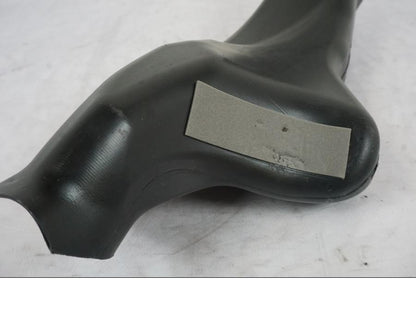 Snett nerifrån på Luftintag från en Suzuki GSX-R 1000 -2005 motorcykel.