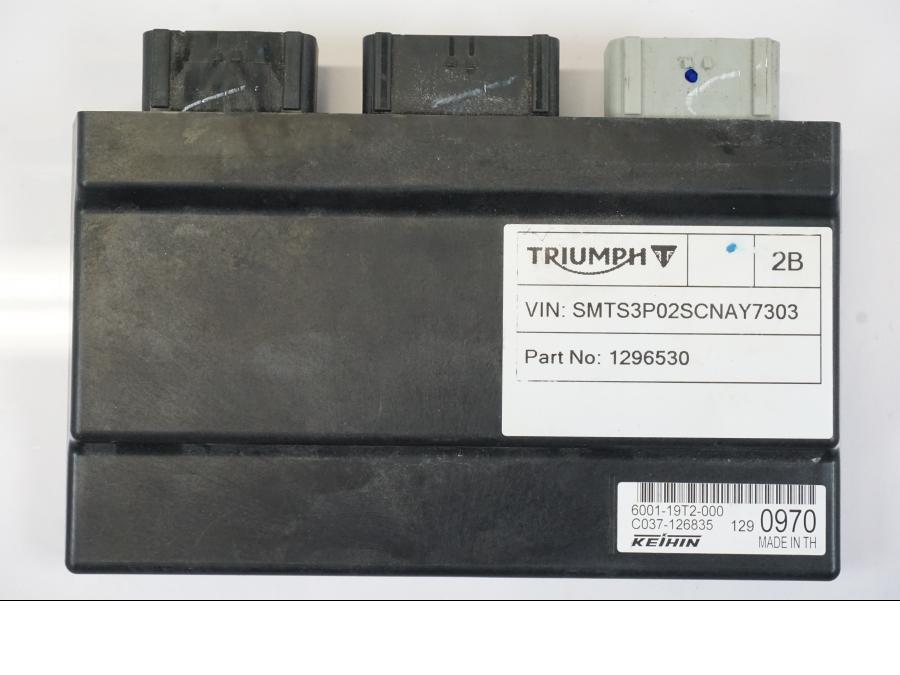 Framsidan på CDI / ECU från en Triumph Speed Triple -2021 motorcykel.