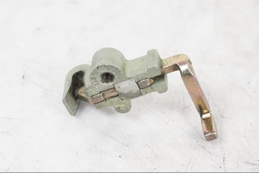 Baksidan på Sadellåsmekanism från en Honda CBR 1000 F -1989 motorcykel.