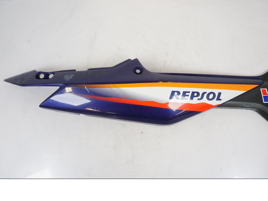 Höger sida på Bakvinge från en Honda CBR 125 R -2006 motorcykel.